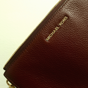 MICHAEL KORS REDDISH BURGUNDY WRISTLET CLUTCH